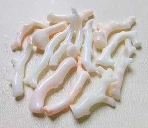 Coral Japonés Palo Liso Rosa Sombreado Coral Blanco Natural Piedras preciosas Cuentas Palo de Coral Blanco - Product Image 2