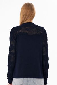 Blouse élégante en tricot à col polo pour femme - Motif rose, dentelle, manches longues, blanc, chic, tricot - Product Image 5