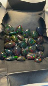 Cabujones de Ópalo Etíope Negro Raro de Alta Calidad, Cabujones de Ópalo Etíope Negro con Multiflash de Fuego - Product Image 3