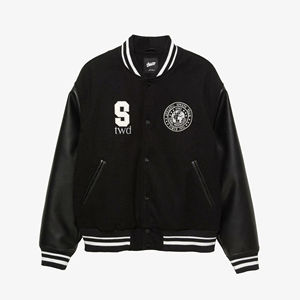 Veste de style universitaire tendance avec col rabattu, veste de baseball en chenille brodée pour homme, style streetwear - Product Image 1