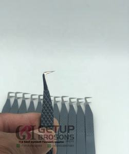 Pinzas Profesionales de Alta Calidad para Extensión de Pestañas, con Punta Serrada de 90 Grados, Recubrimiento en Polvo Gris Oscuro Antiestático y Agarre de Diamante - Product Image 2