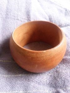 100% brazaletes de madera personalizados de moda pulseras de madera de acacia Natural para mujeres artesanías hechas a mano - Product Image 3