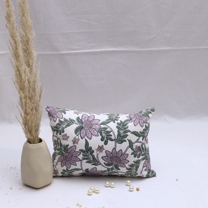Coussin rectangulaire personnalisé fait à la main avec motif floral 100% coton biologique pour maison écologique personnalisée - Product Image 1