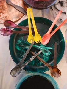 Serveurs à salade en résine écologiques avec poignées extra longues |   Outils de cuisine en gros, décoration de la maison, occasions de fête au meilleur prix - Product Image 2