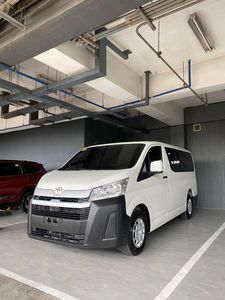 Toyota HIACE 2.8เทอร์โบไฟฟ้าไฮบริดเบนซิน SUV ความจุเครื่องยนต์4L เบาะหนังภายใน R16ล่องเรือ ACC - Product Image 2