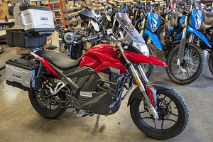 CSCs RX1E – Motocicleta Eléctrica Elegante, Nueva en Stock, en Venta - Product Image 4