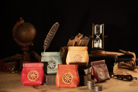 Vente en gros de mini porte-monnaie en cuir vintage Portefeuille compact fait main à fermeture à pression gaufré soleil de créateur
