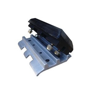 แผ่นรองรางก่อสร้างตามธรรมชาติหนา45มม. ทนแรงดึง20Mpa สีดำสี่เหลี่ยมสำหรับเครื่องจักรทำถนน - Product Image 4