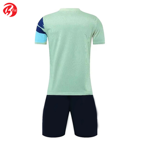 Vêtements de football 100% en polyester pour hommes Chemises et hauts à coupe automatisée de couleur unie pour vêtements de football pour adultes - Product Image 4