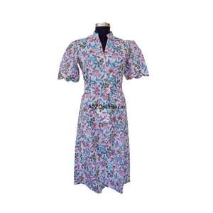 ชุดเดรสอินเดียทำมือจากผ้าฝ้าย 100% สำหรับผู้หญิง พิมพ์ลายดอกไม้ คอวี แขนสั้น สวมใส่สบายทุกวัน เป็นมิตรกับสิ่งแวดล้อม สไตล์วินเทจ ความยาวปานกลาง - Product Image 2