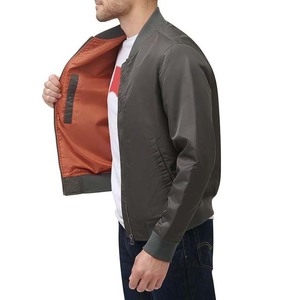 Veste Bomber Homme en Satin Polyester OEM Personnalisée Nouvelle Arrivée avec Poches Intérieures Couleur Unie Hiver - Product Image 5