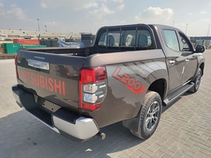 Mitsubishi L200 GLX DC 2.4L 4WD Diésel 2023 Casi Nuevo, Transmisión Manual de 6 Velocidades - Product Image 2