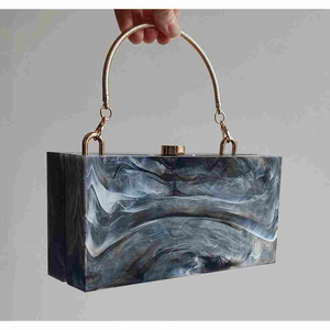 Bolso de Mano Personalizable para Mujer, Diseño Moderno, Color Rojo y Negro, Resina, Estilo Elegante de Ángel - Product Image 6