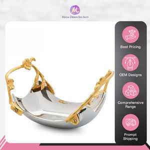 Plato para servir brillante de acero inoxidable fabricado en la India, elegante bandeja de Decoración de mesa con asas doradas a precio mayorista - Product Image 3