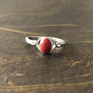 Bague délicate bohème en pierre précieuse corail, 2,2 grammes, coupe ovale, pierre naturelle, style affirmé pour le quotidien et les promesses, haute joaillerie - Product Image 1