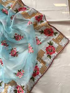 ผ้าซารีไหมออร์แกนซ่าเนื้อนุ่มทันสมัย พร้อมเสื้อปักลายชิกันด้วยมือ ปักลายมุเกชสีทอง ราคาขายส่ง - Product Image 4