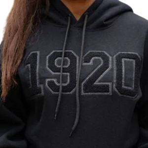 All Black 1920 Hoodie Glitter con algodón suave y letras de chenilla para miembros de la Hermandad Elegante ropa griega unisex - Product Image 4