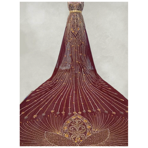 Tenue de mariée traditionnelle somalienne classique, ce vêtement est richement brodé avec des motifs dorés - Product Image 3