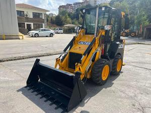 Mini Cargadora Frontal JCB 1CX Diésel de 49 HP con Capacidad de 4262 kg, Capacidad de Carga de 600 kg, Sistema Hidráulico de 100 L/min y Alto Momento de Carga - Product Image 2