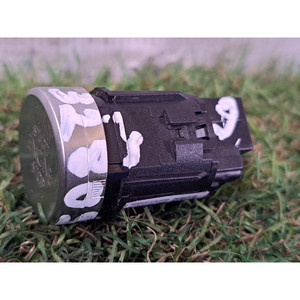 ปุ่มสตาร์ทและหยุดเครื่องยนต์ VOLKSWAGEN Touareg รุ่น (7P6) (2014>) 7P2905217 CNRB (14>) - Product Image 2