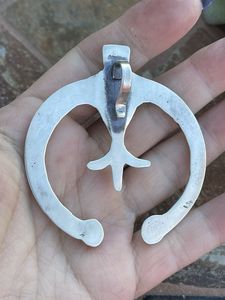 Authentique pendentif Naja Navajo Pink Dream Mojave en argent sterling plaqué or et rhodium avec technologie d'incrustation de réglage de lunette - Product Image 4