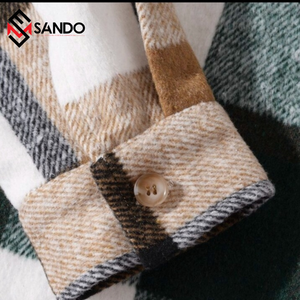 Chaqueta universitaria de béisbol para hombre OEM al por mayor serigrafía personalizada de alta calidad con parches bordados de lentejuelas en tela vaquera - Product Image 5