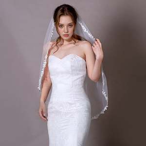 ผ้าคลุมหน้าเจ้าสาว Bridella BV129-WY1 สีไอวอรี่ ชั้นเดียว แต่งขอบลูกไม้ ปักลายอย่างนุ่มนวล ขนาด 100x160 ซม. พร้อมหวีติดผม อุปกรณ์ประกอบฉากถ่ายภาพ - Product Image 1