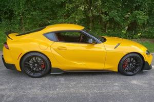 Voiture de sport compacte d'occasion 2023-2024, coupé 2 portes, performance, pneus R17, maniabilité agile et design sportif - Sans accident - Product Image 3