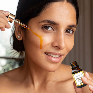 100% น้ำมันบำรุงผิวหน้า kumkumadi บริสุทธิ์ด้วยส่วนผสมจากธรรมชาติ100% เพื่อให้ได้โทนสีผิวและบริษัทผู้ผลิตที่เรืองแสงมากที่สุด - Product Image 4