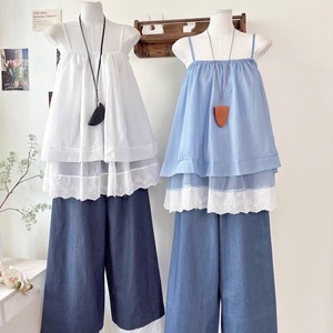 ชุดเซ็ตสองชิ้น เสื้อสายเดี่ยวผ้าเดนิมแต่งระบายหวานๆ แบรนด์ OEM พร้อมกางเกงขาสั้นสำหรับผู้หญิง - Product Image 1