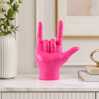 Zeitgenössische Handgefertigte Handbemalte Skulpturen Unregelmäßige Form Gesten-Statue LOVE Frieden Pose Harz-Modell Ornamente Engel-Thema