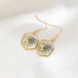 Boucles d'oreilles clous en résine colorée faites à la main |   Bijoux traditionnels vintage pour femmes |   Fête de mariage AZ ENTERPRISES - Product Image 1
