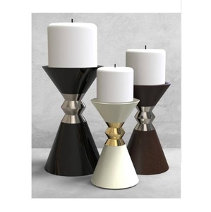 Portavelas Decorativo de Diseño, Candelabro Contemporáneo de Metal Negro - Product Image 1