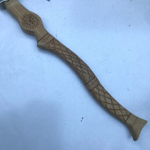 Hache viking artisanale avec manche en bois de frêne gravé et fourreau en cuir avec gravure sur la tête - Product Image 4