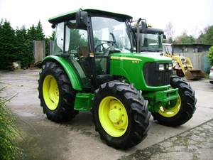 รถแทรกเตอร์เดินตาม Johnn Dereee 5075E มือสอง ระบบขับเคลื่อน 4 ล้อ พร้อมระบบช่วยล้อหน้า เครื่องยนต์ดีเซลเทอร์โบ 55 แรงม้า ชุดเกียร์ ปั๊ม และชิ้นส่วนหลัก - Product Image 5