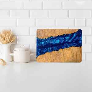 La mejor tabla de cortar cuadrada de madera con mango de 12mm de espesor, duradera y sostenible, apta para lavavajillas de Crescent Crafts - Product Image 3