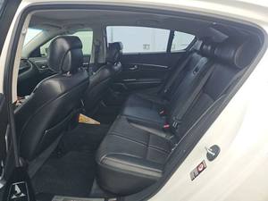 Magnifique berline de luxe Ki-a K-900 2015, 4 portes, transmission automatique, V8 cylindres - Product Image 5