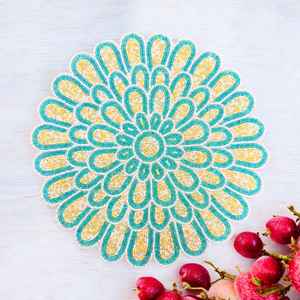 Napperon perlé Chargeur rond fait à la main pour salle à manger de luxe et décor de vacances Pièce unique perlé à la main, napperon, pendaison de crémaillère - Product Image 1