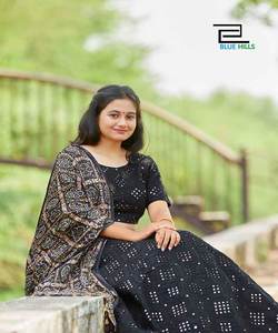 Prix de gros sur la mode Georgette broderie à volants travail Lehenga Choli Dupatta ethnique fête porter vêtement robe tissu - Product Image 4