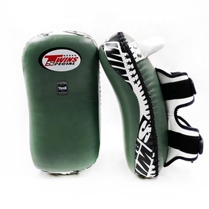 Équipement d'entraînement de kickboxing en cuir de vache véritable, vente chaude, fabrication sur mesure, coussin de kickboxing incurvé pour la boxe et le Muay Thai - Product Image 2