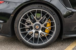 Offre exceptionnelle : Porsche 911 Turbo S Cabriolet d'occasion 2015, propre et prête à être expédiée - Product Image 2