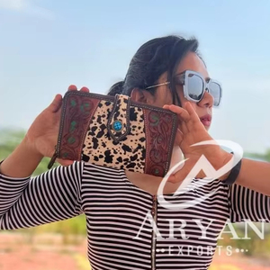 Nuevo estilo occidental Animal Print Tooled Fur Leather Clutch Mujeres Diseñado Monedero Venta caliente Elegante Único Turquesa Piedra Carteras - Product Image 1