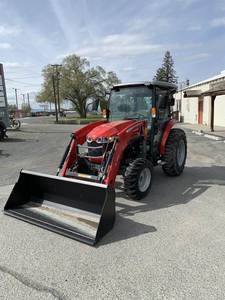 2024 Massey Ferguson 2850M Tractor 4WD de tamaño mediano con componentes de núcleo versátiles Bomba de motor 48,8 HP Alta productividad - Product Image 3