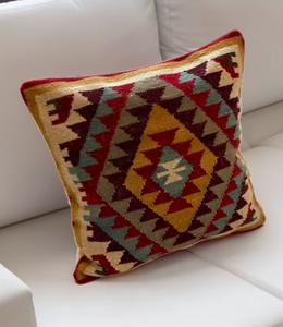 Oreiller Kilim multicolore moderne et housse de coussin en tissu de laine géométrique tissé à la main - Product Image 3