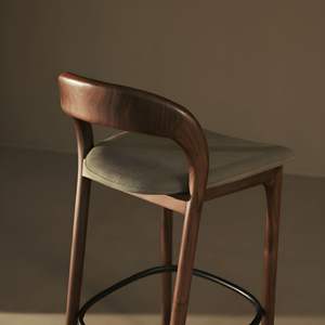 Tabouret <span class=keywords><strong>de</strong></span> <span class=keywords><strong>bar</strong></span> moderne en bois massif rembourré <span class=keywords><strong>avec</strong></span> <span class=keywords><strong>dossier</strong></span> incurvé et siège en tissu <span class=keywords><strong>pour</strong></span> restaurant, café et <span class=keywords><strong>bar</strong></span> - Product Image 4