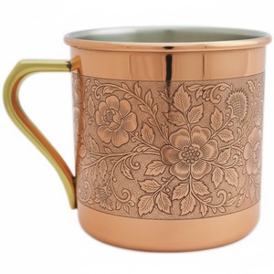 Ensemble de 4 tasses en cuivre massif à motif floral, avec poignée unique en laiton, accessoire de bar artisanal à bon prix - Product Image 4