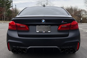 BMW M5 Competition Package 2020 USADO ~13,400 Millas 617 hp V8 Twin-Turbo AWD Paquete Ejecutivo R20 Volante a la Izquierda Asientos de Cuero - Product Image 5