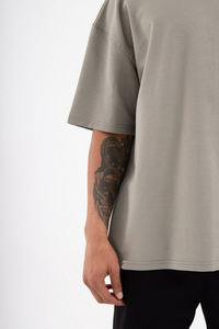 Camiseta básica para hombre con hombros caídos 2025, dobladillo curvo de gran tamaño, color personalizado, alta calidad, % 100 algodón, ropa de calle informal OEM - Product Image 5