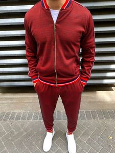 Los chándales para hombre pueden variar según la marca y el diseño. Sin embargo, en general, los chándales para hombres suelen ser más - Product Image 1