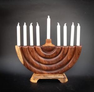 Menorah en bois de noyer massif, chandelier de Hanoucca en forme d'éventail à neuf branches, porte-bougie pour les fêtes juives, décoration religieuse, ensemble d'art Judaica - Product Image 1
